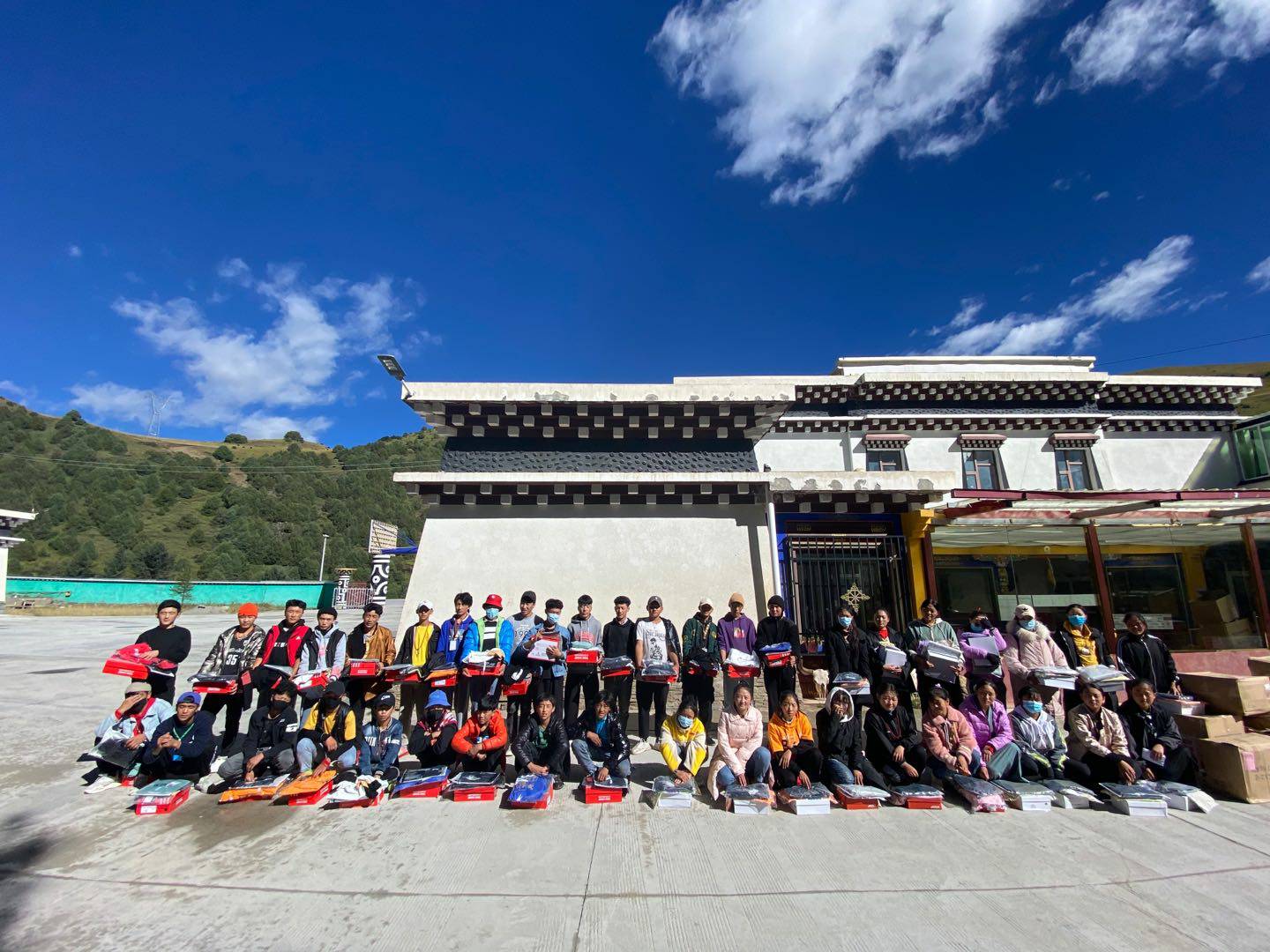 九游网页版登录入口-九游(中国)公益回顾丨家国同欢月同圆 温暖满载甘孜州(图8) 九游网页版登录入口-九游(中国)公益回顾丨家国同欢月同圆 温暖满载甘孜州(图8)